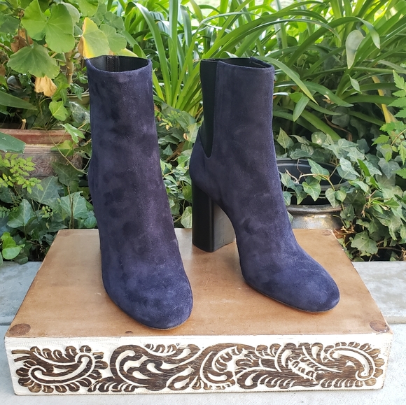 Timeless Chic Navy Italian Suede Rag & Bone Bootie - Picture 4 of 8